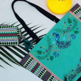 bolsa-aseo-bandolera-frida-flores-azules--papelería-telli